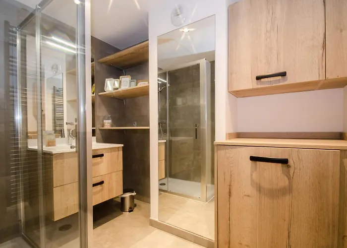 3 étoiles, Wifi, Parking, Balcon à - Fr-1-343-201